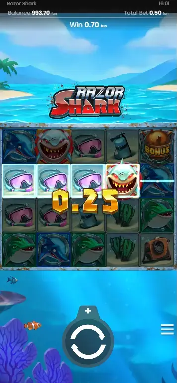 Free Games aktiv – Walzen 2 und 4 vollständig mit Mystery Stacks belegt, Multiplikator-Zähler sichtbar
